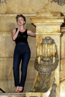 Scarlett Johansson feet photo thumbnail