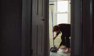 Scarlett Johansson feet photo thumbnail