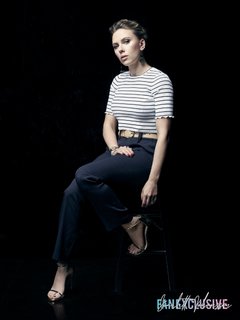 Scarlett Johansson feet photo thumbnail