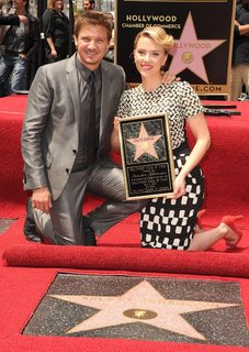 Scarlett Johansson feet photo thumbnail