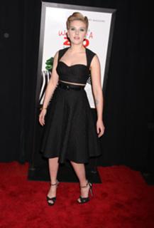 Scarlett Johansson feet photo thumbnail