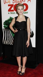 Scarlett Johansson feet photo thumbnail
