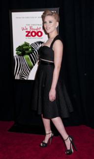 Scarlett Johansson feet photo thumbnail