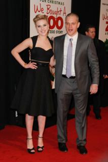 Scarlett Johansson feet photo thumbnail