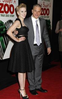 Scarlett Johansson feet photo thumbnail