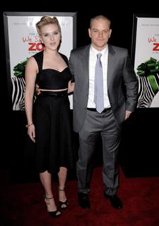 Scarlett Johansson feet photo thumbnail