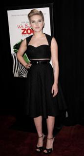 Scarlett Johansson feet photo thumbnail