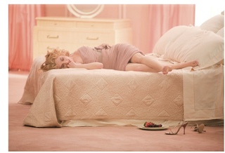 Scarlett Johansson feet photo thumbnail