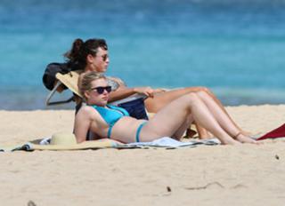 Scarlett Johansson feet photo thumbnail