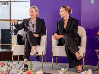 Scarlett Johansson feet photo thumbnail