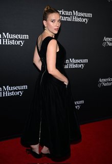 Scarlett Johansson feet photo thumbnail