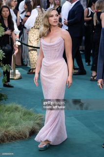 Scarlett Johansson feet photo thumbnail