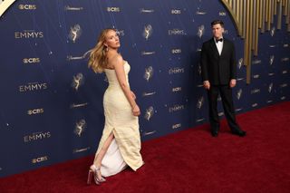 Scarlett Johansson feet photo thumbnail