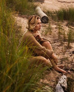 Scarlett Johansson feet photo 2