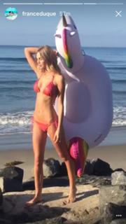 Scarlett Leithold feet photo 3