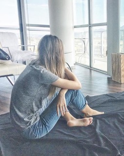 Scarlett Leithold feet photo 11
