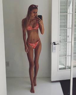 Scarlett Leithold feet photo 17
