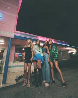 Scarlett Leithold feet photo 2
