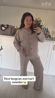 Scarlett Moffatt feet photo 1