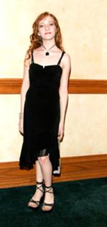 Scarlett Pomers feet photo 1