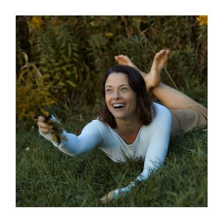 Scottie Thompson feet photo thumbnail