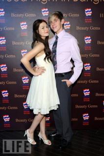 Scout Taylor-Compton feet photo thumbnail