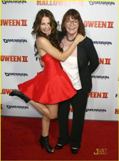 Scout Taylor-Compton feet photo thumbnail