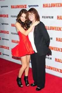 Scout Taylor-Compton feet photo thumbnail