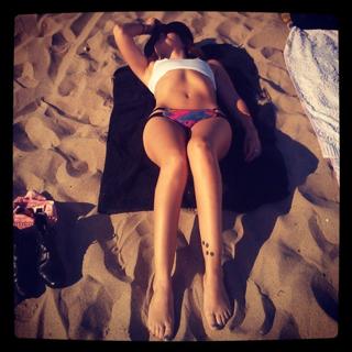 Scout Taylor-Compton feet photo thumbnail