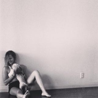 Scout Taylor-Compton feet photo thumbnail