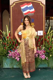 Scout Taylor-Compton feet photo thumbnail