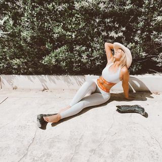 Scout Taylor-Compton feet photo thumbnail