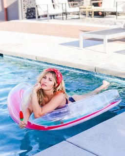 Scout Taylor-Compton feet photo thumbnail