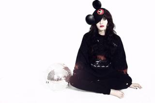 Scout Taylor-Compton feet photo thumbnail