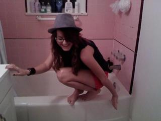 Scout Taylor-Compton feet photo thumbnail