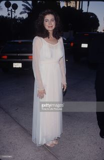 Sean Young feet photo thumbnail