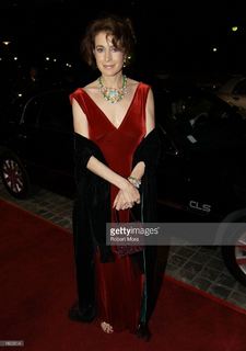 Sean Young feet photo thumbnail