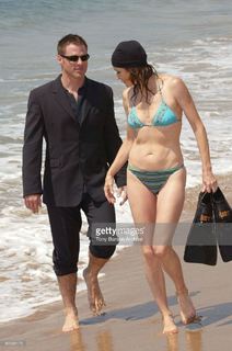 Sean Young feet photo thumbnail