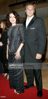 Sean Young feet photo thumbnail