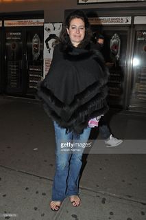 Sean Young feet photo thumbnail