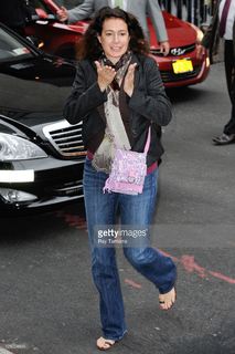 Sean Young feet photo thumbnail