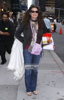 Sean Young feet photo thumbnail