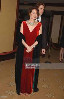 Sean Young feet photo thumbnail