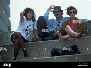 Sean Young feet photo thumbnail
