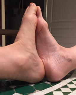 Seane Corn feet photo 5