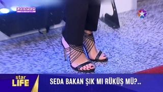 Seda Bakan feet photo thumbnail