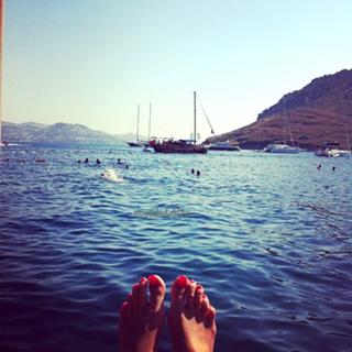 Seda Güven feet photo 14