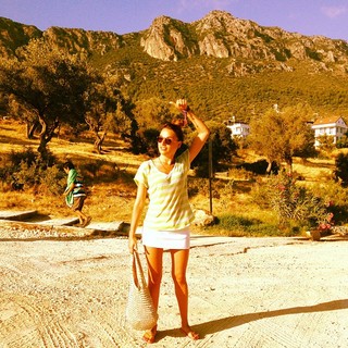 Seda Güven feet photo 9