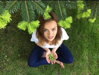 Seda Güven feet photo 3
