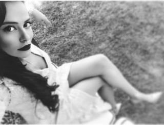Seda Güven feet photo 18